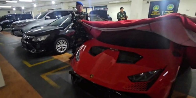 Kejagung Sita Lamborghini hingga Fortuner Milik Tersangka Kasus Korupsi Bauksit Kalbar